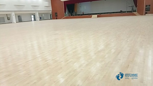 五角楓運動體育地板品牌廠家